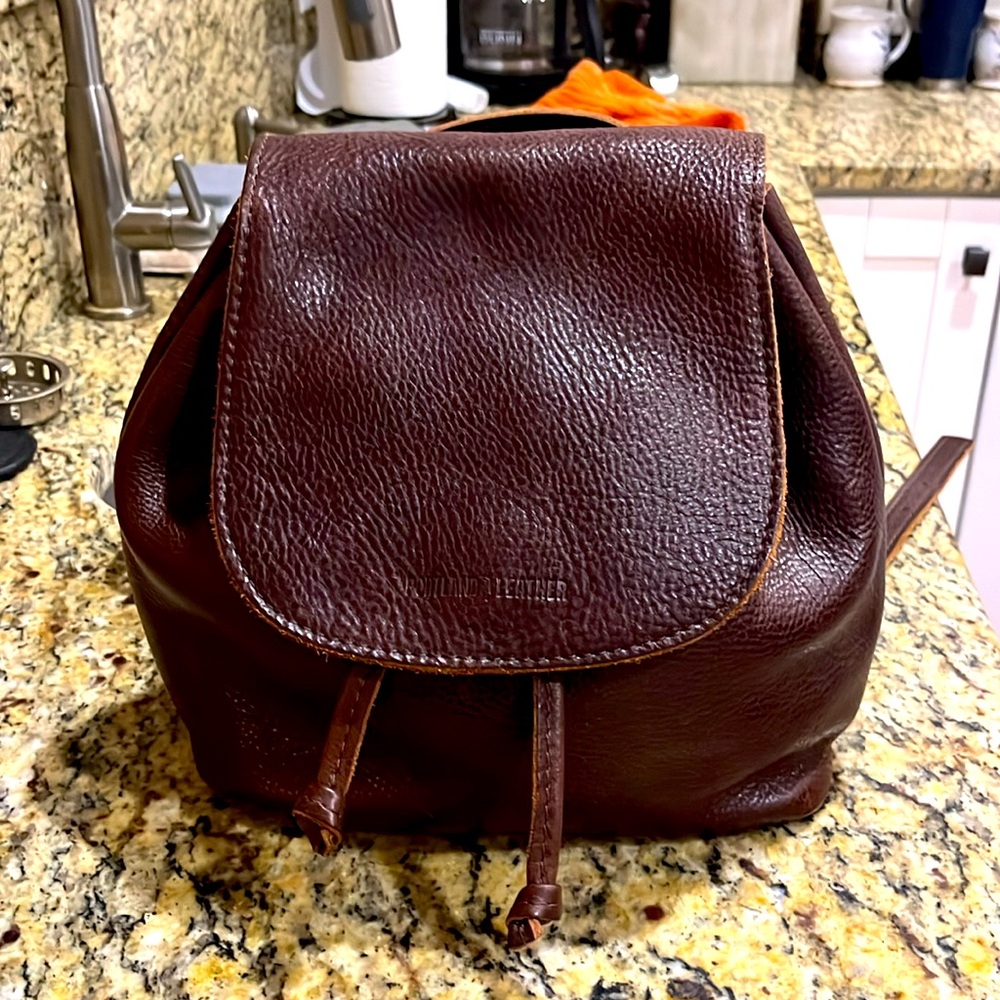 Portland Leather Coldbrew Bucket Leather Backpack - Picture 7 of 14